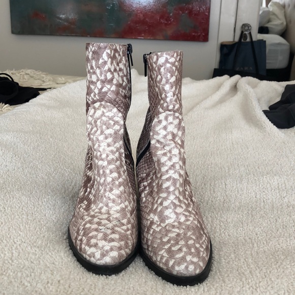 dolce vita tiger booties